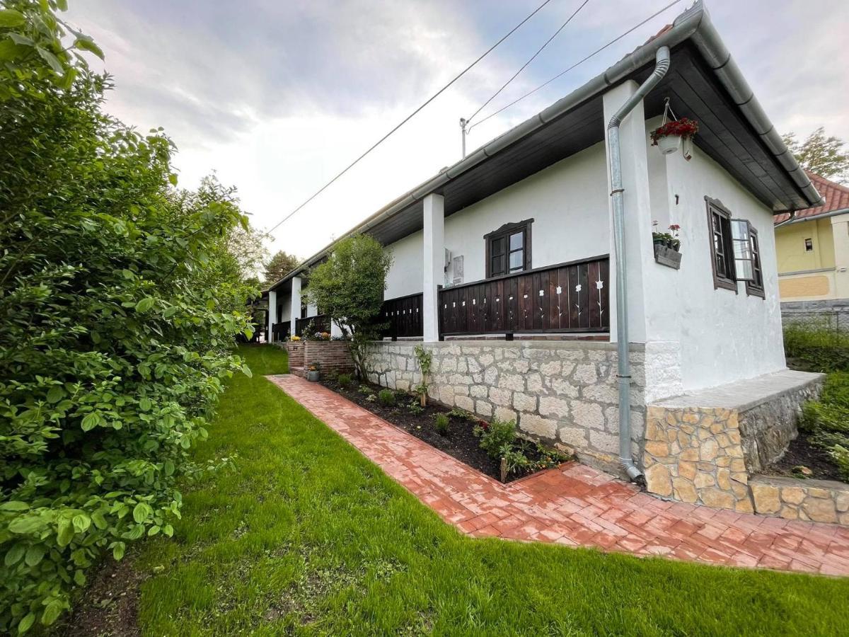 Main Road Seven Vendeghaz Daire Fuzerradvany Dış mekan fotoğraf